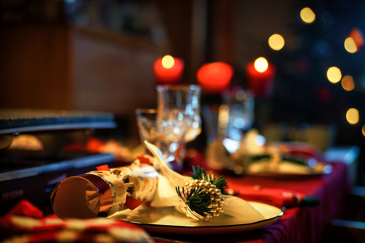 Table Setting Holiday