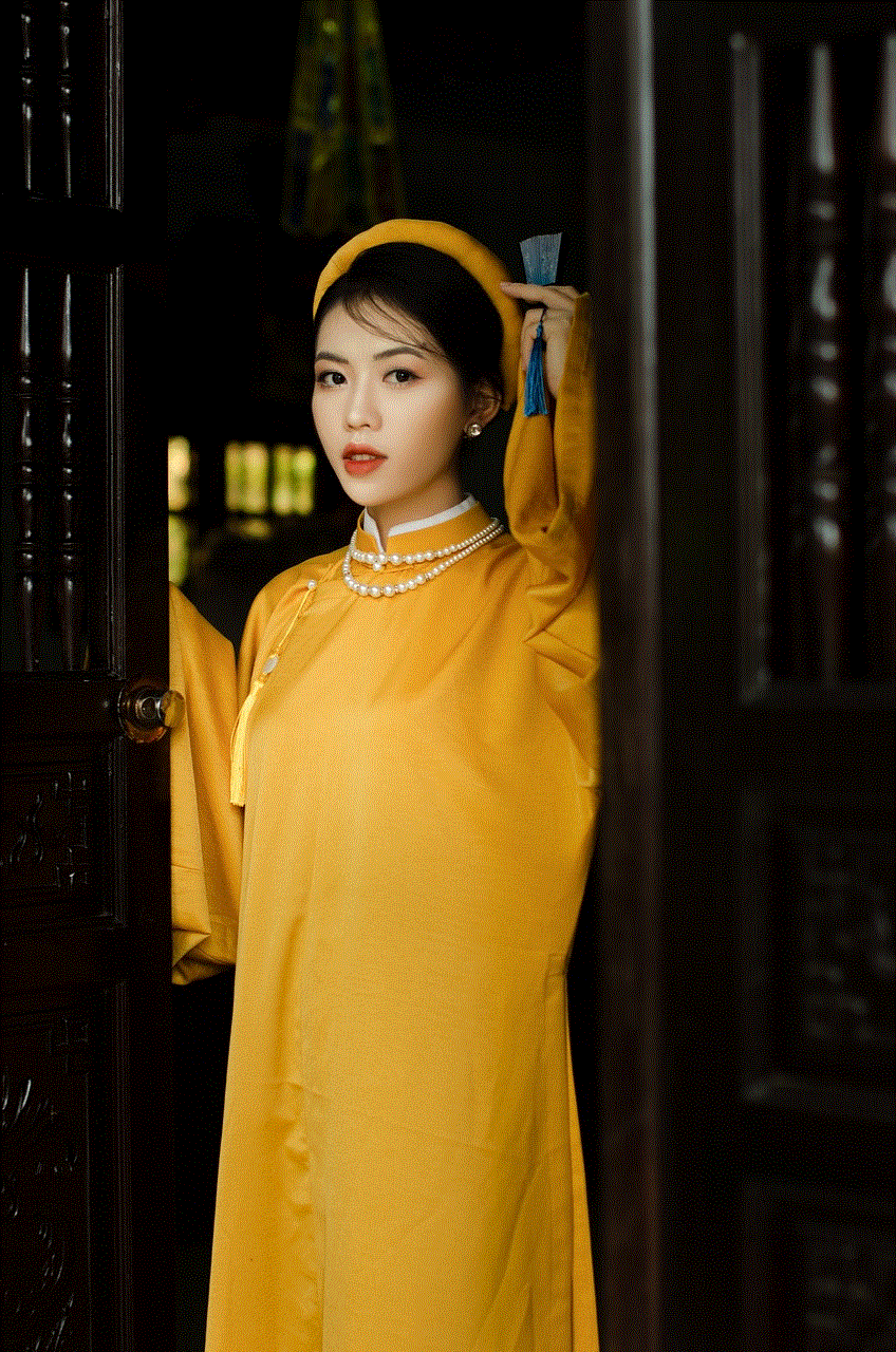 Woman Ao Dai