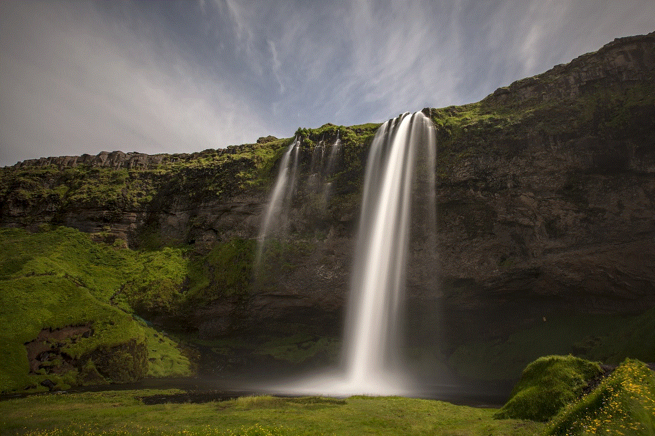 Seljalandsfoss Waterfall