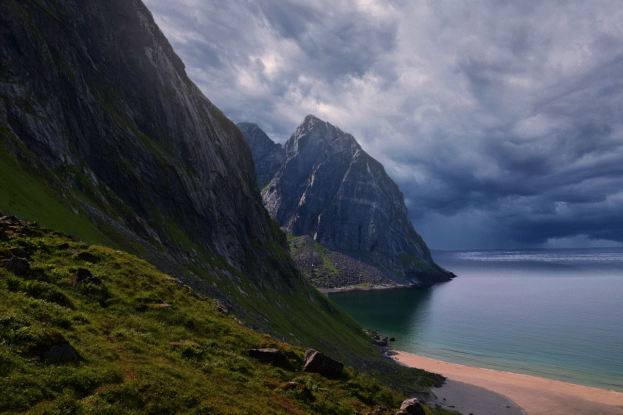 Mountains Beach