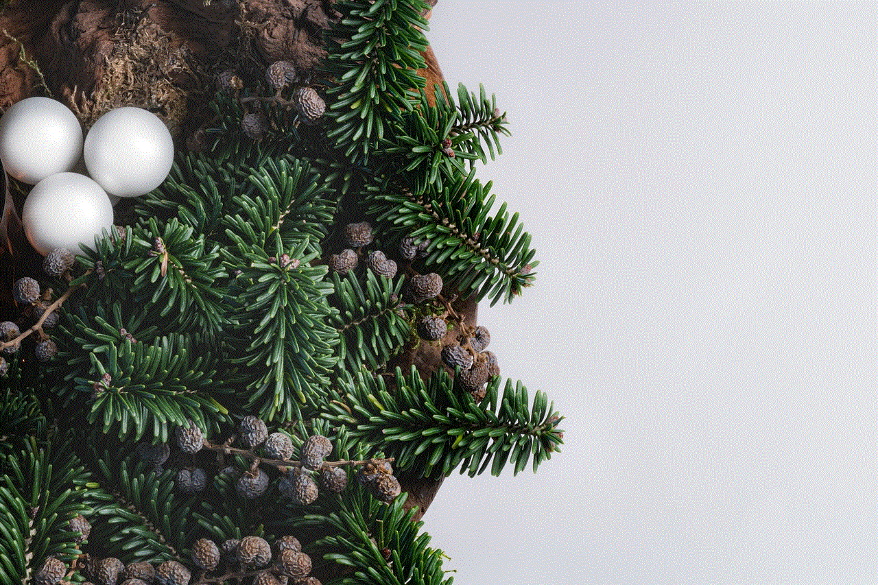 Christmas Balls Free Wallpaper Christmas Balls Free Wallpaper