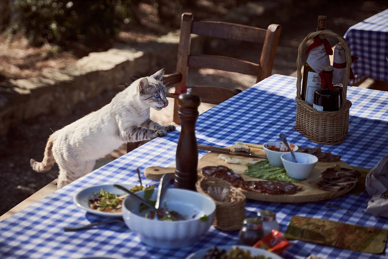 Cat Table