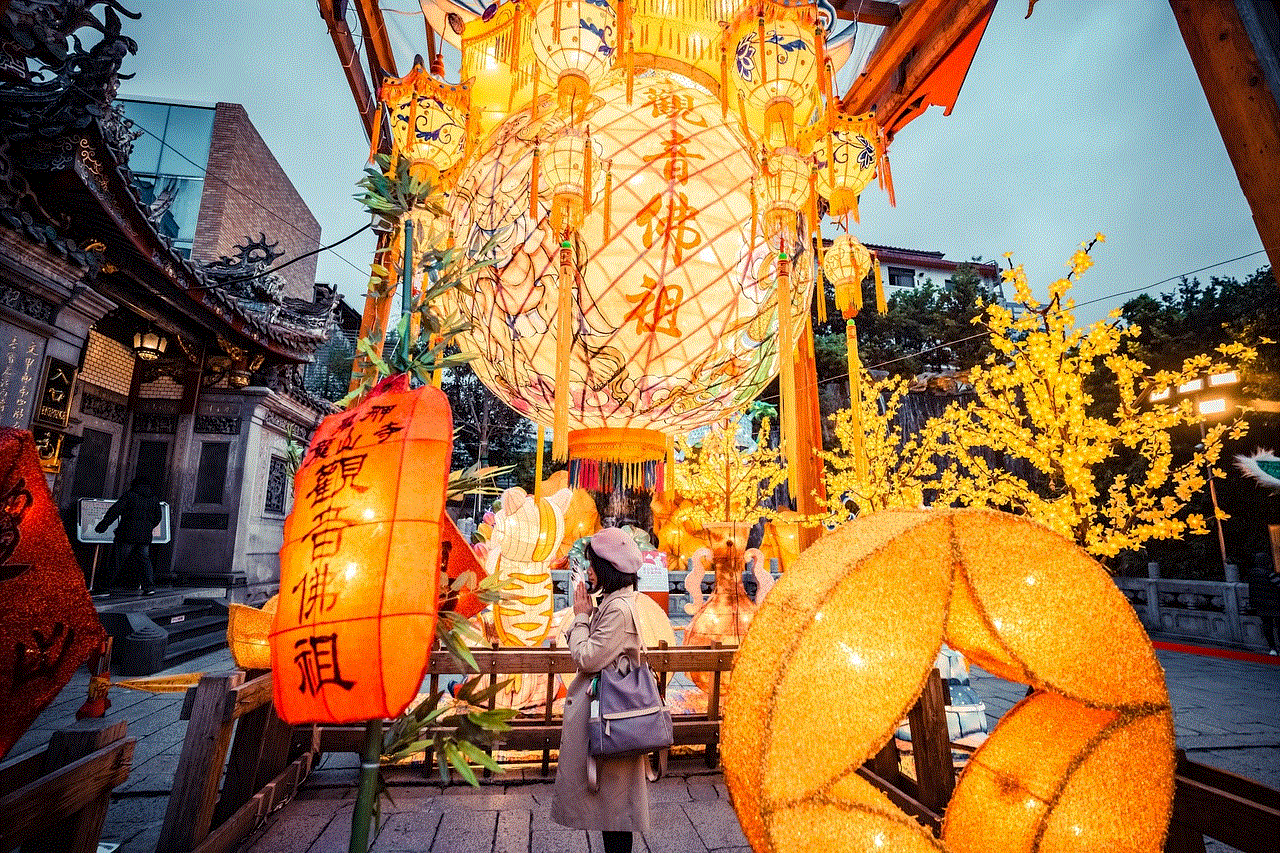 Woman Lanterns