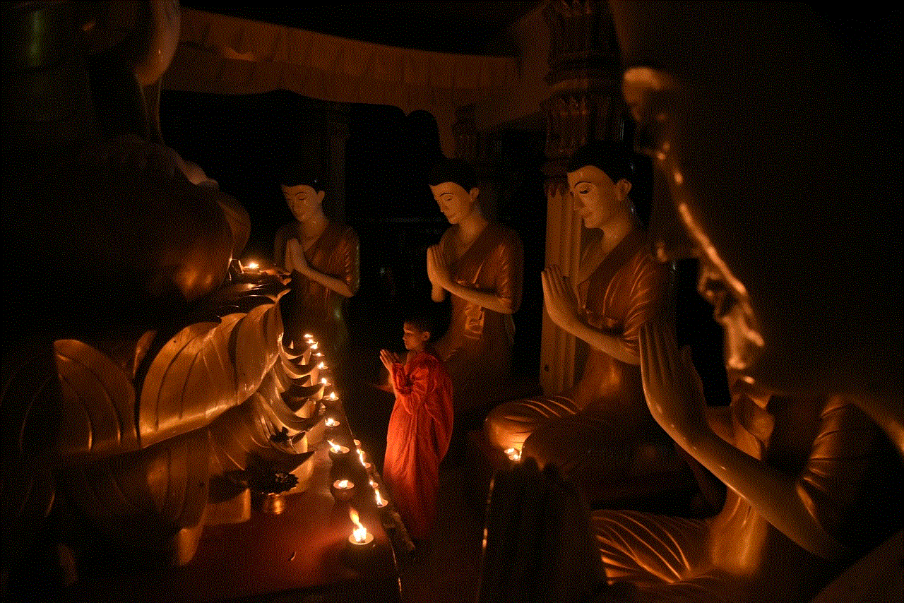 Pray Buddha Statue